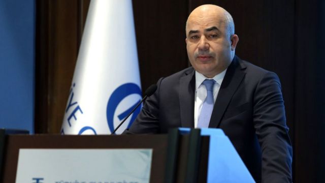 Serokê Banka Navendî yê Tirkiyê Murat Uysal ji erka xwe hat dûrxistin