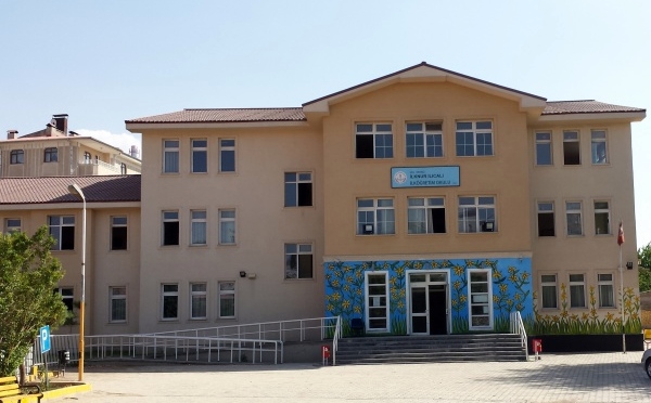 Li Wanê pistî zêdebûna pêketiyên koronayê dibistan hatin girtin