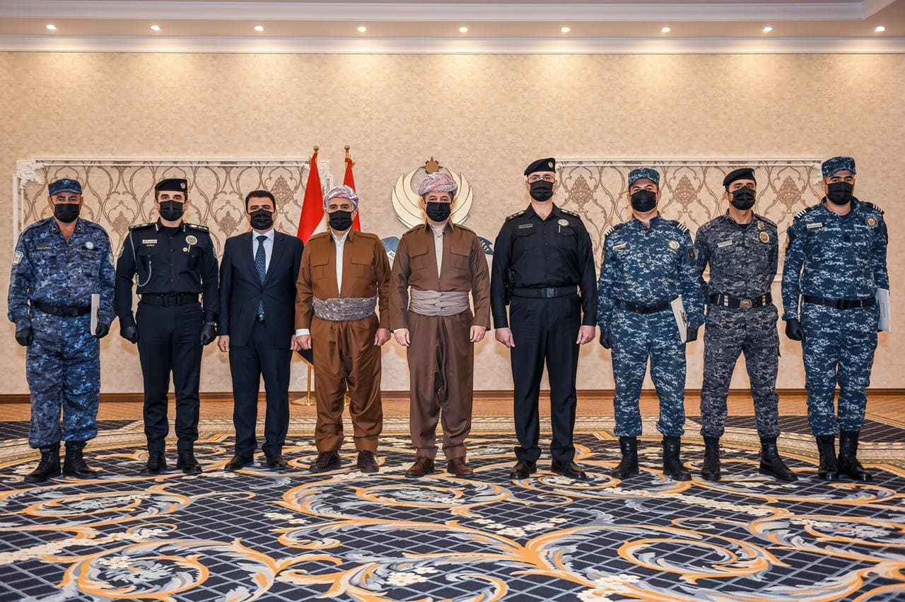 Mesrûr Barzanî xelata rêzgirtinê da 4 karkerên polîsê Hewlêrê