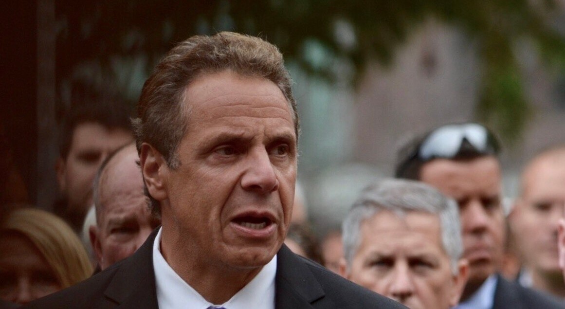 Parêzgerê New Yorkê Cuomo: “Ez îstîfa nakim”