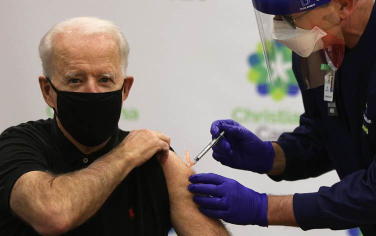 Joe Biden doza duyem a derziya koronayê li xwe xist