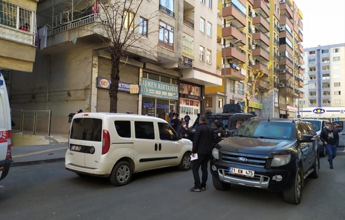 Li Diyarbekirê parêzerên kurd di mala xwe de mirî hatin dîtin