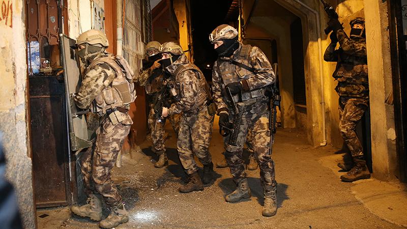 Bi tohmeta pêwendiya wan ligel DAISê hene 3 kes hatin desteserkirin