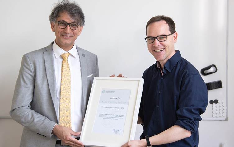 Profesorê Kurd li Kanadayê Xelata Hertbersg ya zanistî wergirt