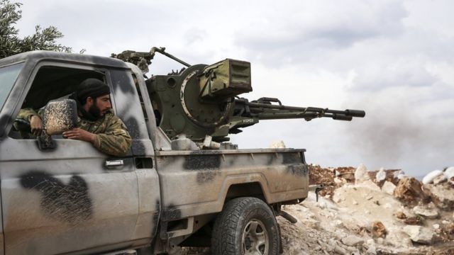 Komên çekdar ên girêdayî Tirkiyê êrîsî hêzên Hikûmeta Sûriyê kirin