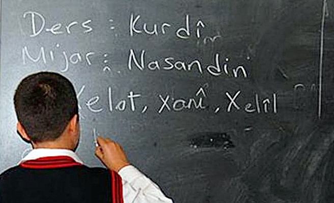 Îro Roja Zimanê Dayikê ya Cîhanî ye: Kurd hê jî ji mafên xwe bêpar in