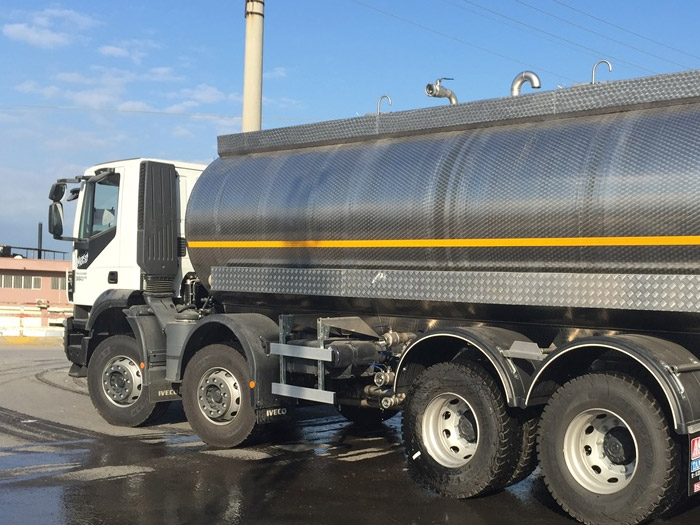 Kerkûk | Polîsan dest danîn ser du tankerên bi qaçaxî petrol vediguhestin