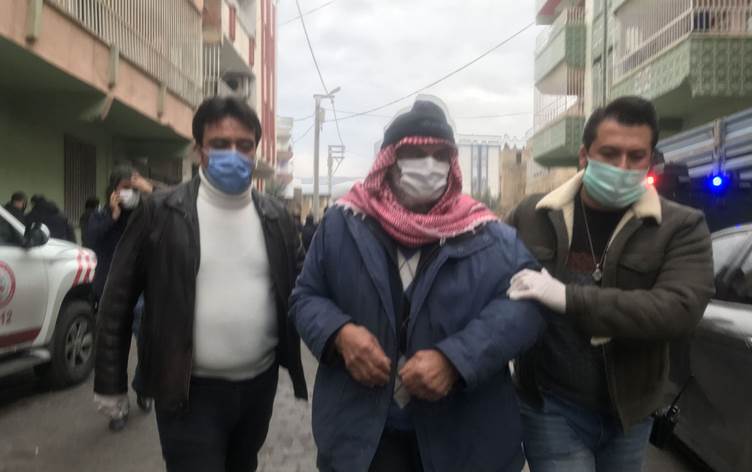 Di pevçûna malbatan de 2 polîs bi kêran birîndar bûn