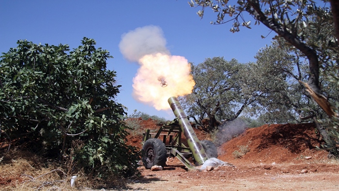SOHR: Hêzên rejîmê li Idlibê bi pistevaniya balafirên rûsî êrîs kir
