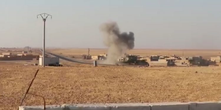 Komên çekdar ên girêdayî Tirkiyê gundewarên Til Temirê topbaran dikin