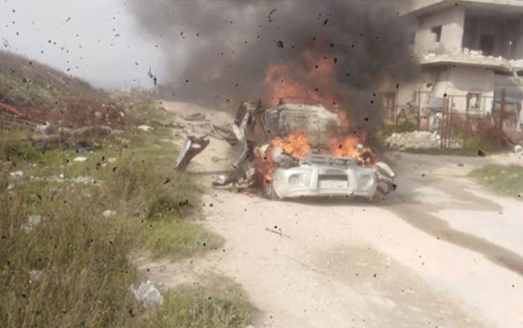 Li Idlibê êrîsê erebeyekî kirin: 7 kes mirin û 3 kes birîndar bûn