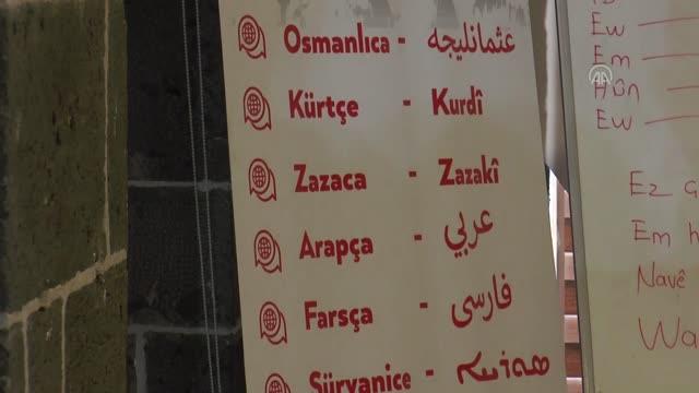 Parêzger Karaloglu: Saredariya Amedê di 6 zimanan de perwerdê dide