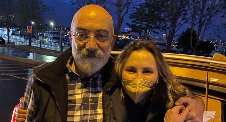 Ahmet Altan ji girtîgehê hate derxistin