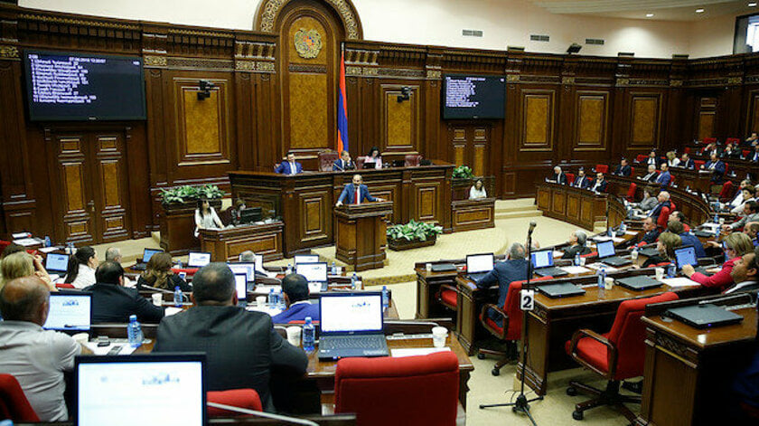 Parlementoya Ermenistanê dawî li biryara ‘rewsa ser’ a Qerebaxê anî