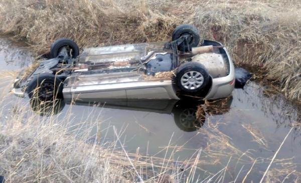 Otomobîl ket kanala avê û 4 kes mirin