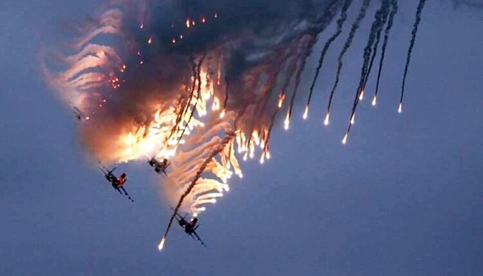 SOHR: Balafirên Rûsî di 24 saetan de 76 êrîsên asmanî li Sûriyê kirin