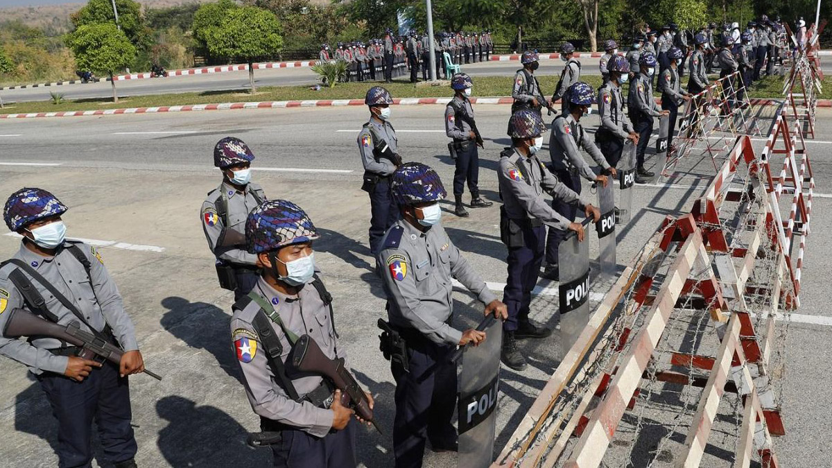 Amerîka 16 kesên têkiliyên wan bi rêvebiriya leskerî re heye xist nav lîsta res