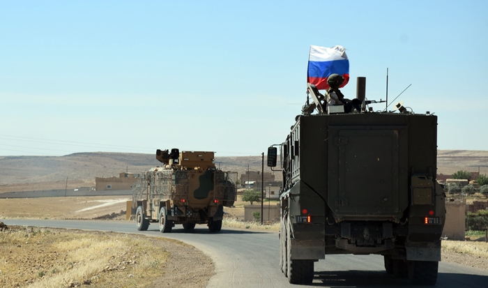 Hêzên Rûs-Tirk li rojhilatê Kobanê dewriyeya gerandin