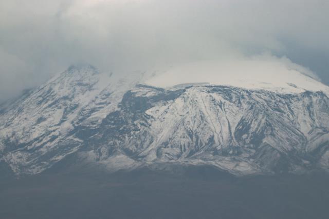 Li serê Çiyayê Agiriyê berf bariya
