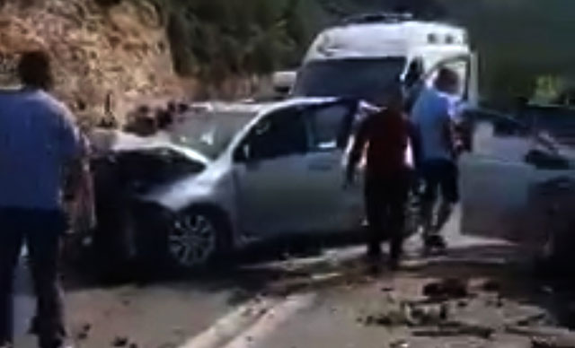 Li Entabê 2 otomobîl lihev ketin: 8 birîndar