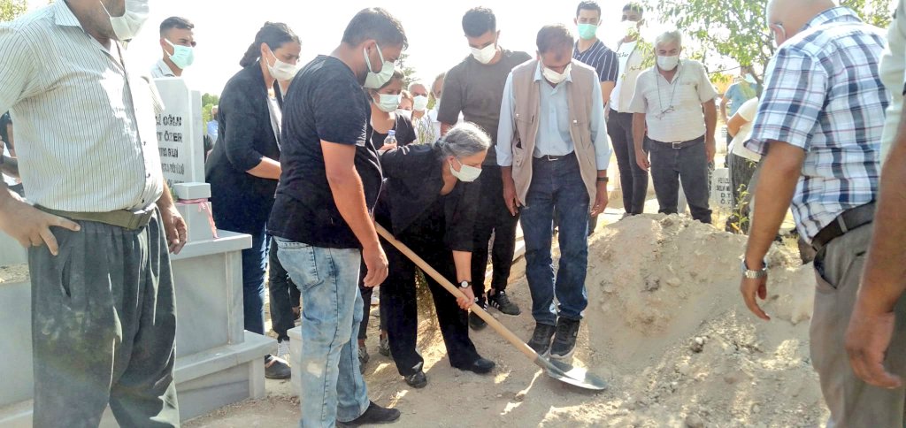 Gültan Kisanak tevlî merasima cenazê bavê xwe bû