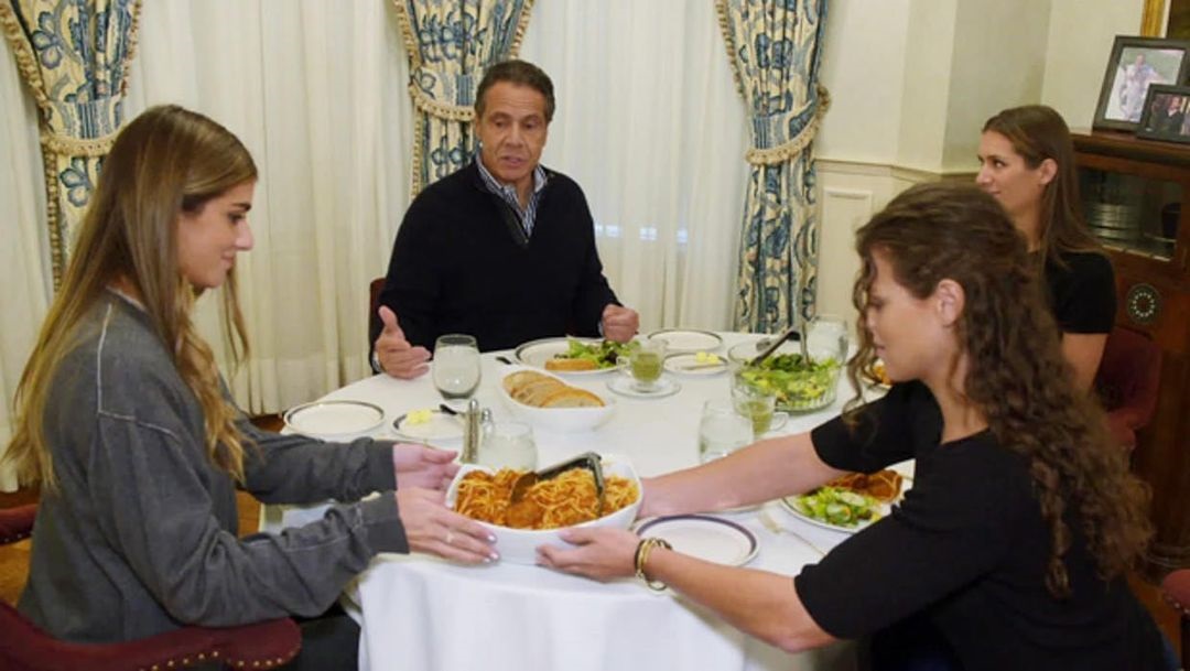 Parêzgerê New Yorkê bi sedema destdirêjayiya jinan kiribû îstîfa kir