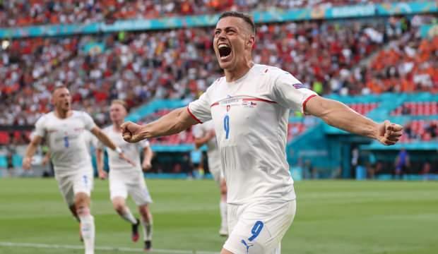 Çekya bi 2-0 Hollanda têk bir û derbasî çarîk fînalê bû