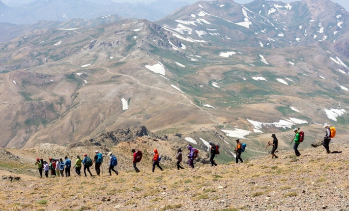 Îranê rê neda çiyavanên Rojhilat hilkisin ser çiyayê Bozê Sîna