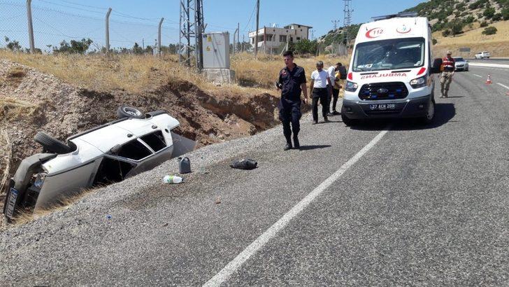 Di qeza mînîbusa rêwiyan û otomobîlê de 12 kes birîndar bûn