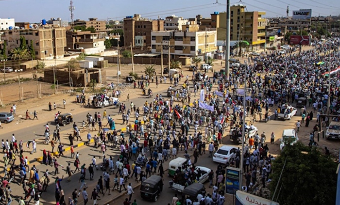 Di xwepêsandanan de 15 kes hatin kustin, bi dehan kes birîndar bûn