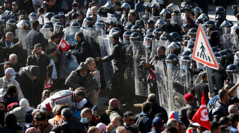 Tûnis | Xwepêsanderên alîgirên Îxwanan xwestin bi ser parlamentoyê bigirin