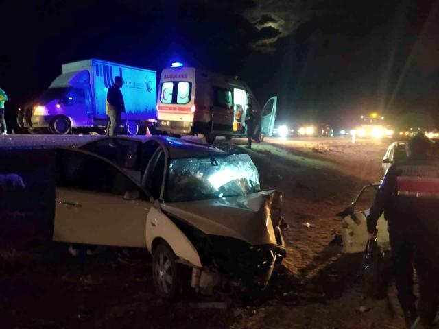 Li Elbistanê du otomobil lihev ketin: 6 birîndar