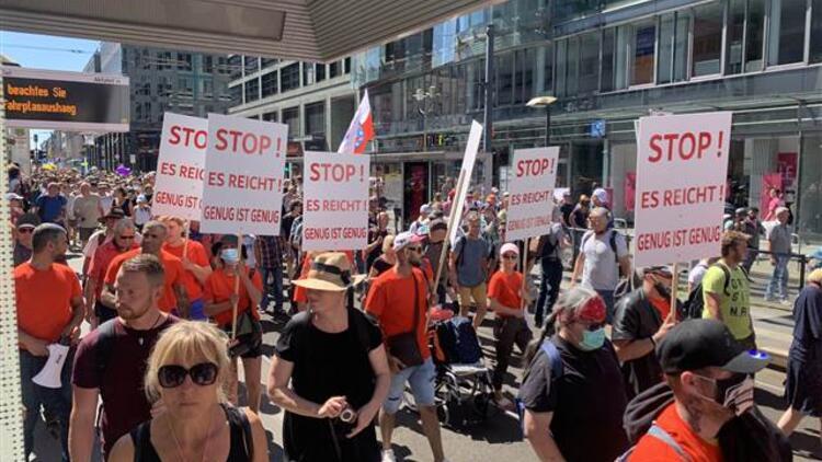 Li Almanyayê tedbîr û rênimayên koronayê hatin protesto kirin