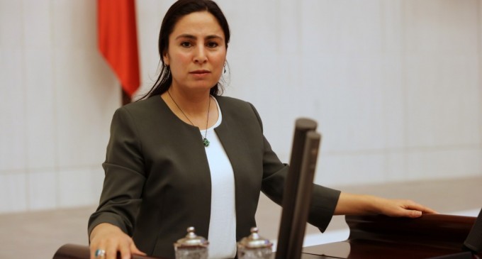 Li Meclîsa Tirkiyê axaftina Kurdî ya parlamentera HDPê hat birîn
