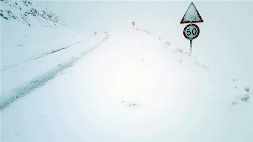 Li Sirnexê ji ber barîna berfa zêde rêyên 20 gundan hatin girtin