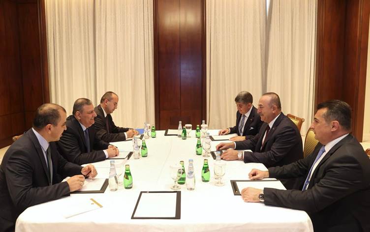 Çavusoglu li Dohayê bi Serokwezîrê Berê yê Sûriyê re civiya