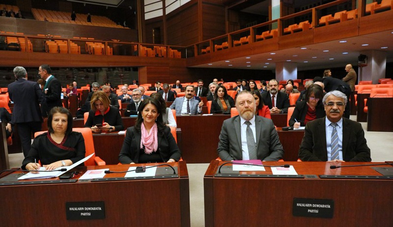 Fezlekeyên rakirina parêzbendiya 13 parlamenterên din ên HDPê sandin parlamenê