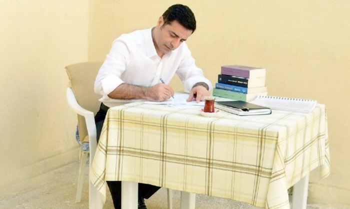 Demirtas pistgirî da kampanyaya hilbijartina dersa kurdî: ‘Kurmancî hilbijêrin, Kirmanckî biweçînê!'