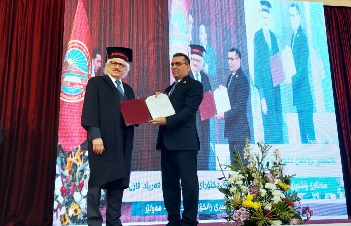 Zanîngeha Selahedîn Serokê Akademîya Kurdî ya Berlînê Dr. Feryad Fazil bi 'Doktoroya Rûmetê' xelat kir