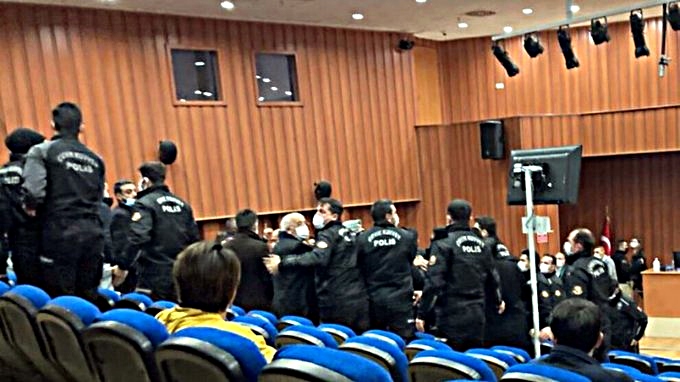 Di doza komkujiya Konyayê de polîsan 3 xizmên malbata Kurd binçav kir: Doz ji bo 11ê Sibatê hat pasxistin