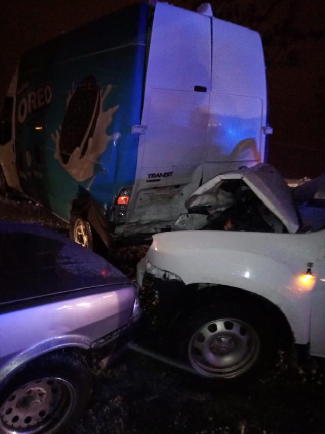 Kamyonet û TIR lihev ketin: 3 birîndar