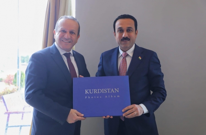 Umîd Xosnaw bi wezîrê gestûguzariyê yê Kibrisê re civiya