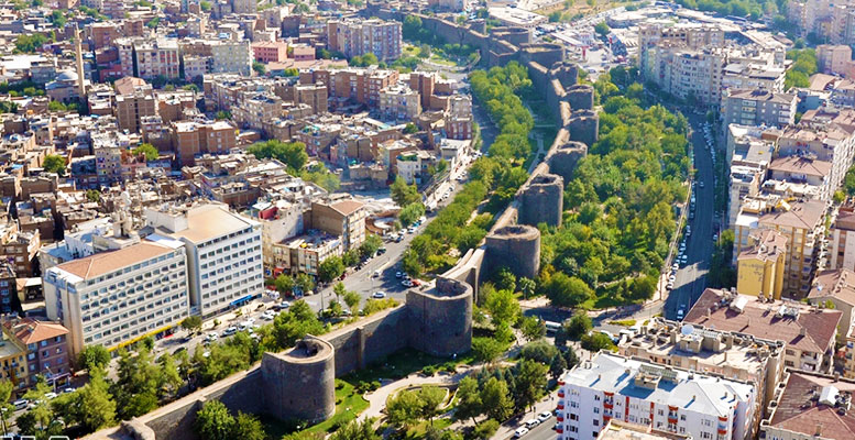 Swêdê Diyarbekir ji nav lîsteya bajarên ne ewle yên gestê derxist