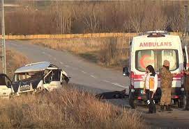Mînîbusek koçberan wergeriya: 4 kesan can dan, 25 kes jî birîndar bûn