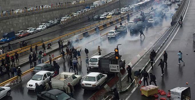 Di navbera bajarên Riwansar û Kirmasanê de qeza çêbû: 4 kesan can dan