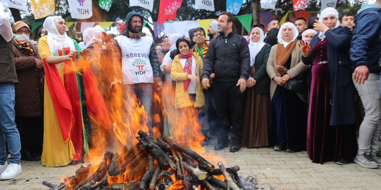 Tirkiye | Li Bodrumê 30 Kurd ji ber besdariya Newrozê hatin binçavkirin