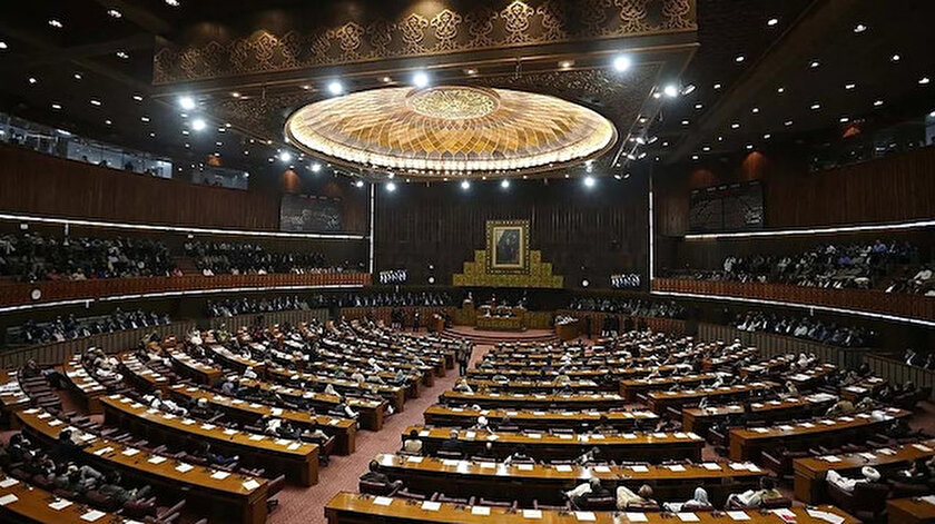 Parlamentoya Pakistanê hat hilwesandin