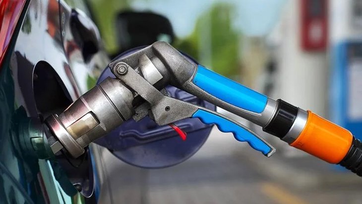 Amerîka: “Ji petrola stratejîk em dikarin 30 mîlyon varêl bifrosin”