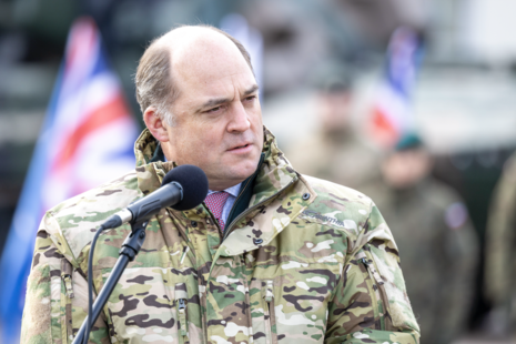 Wezîrê bergiriyê yê Îngîltere Wallace:”16 hezar leskerên Rûsyayê hatin kustin”