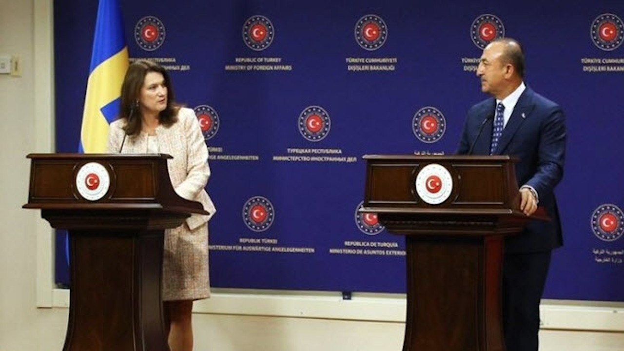 Reuters: Çavusoglu dengê xwe li hember Wezîra Karên Derve ya Swêdê bilind kir